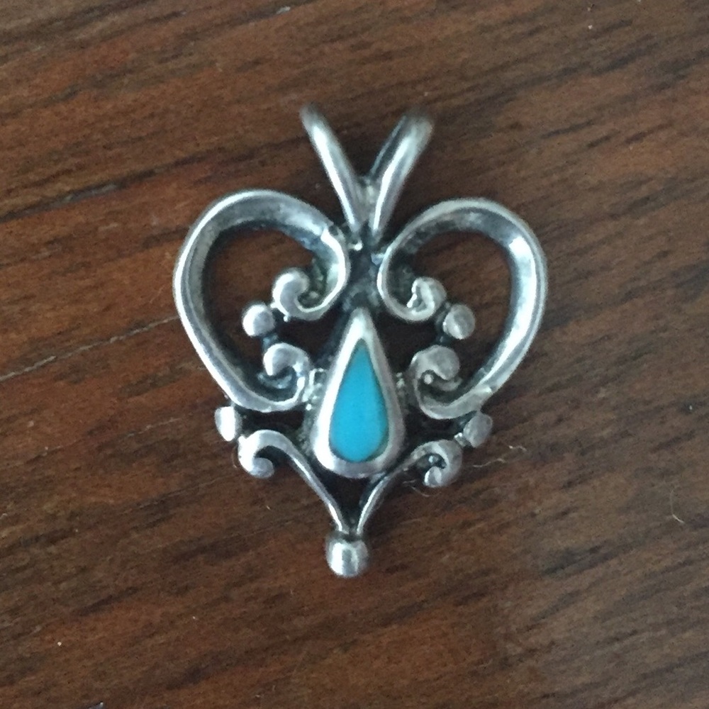 VTG Dainty little sterling turquoise heart pendant